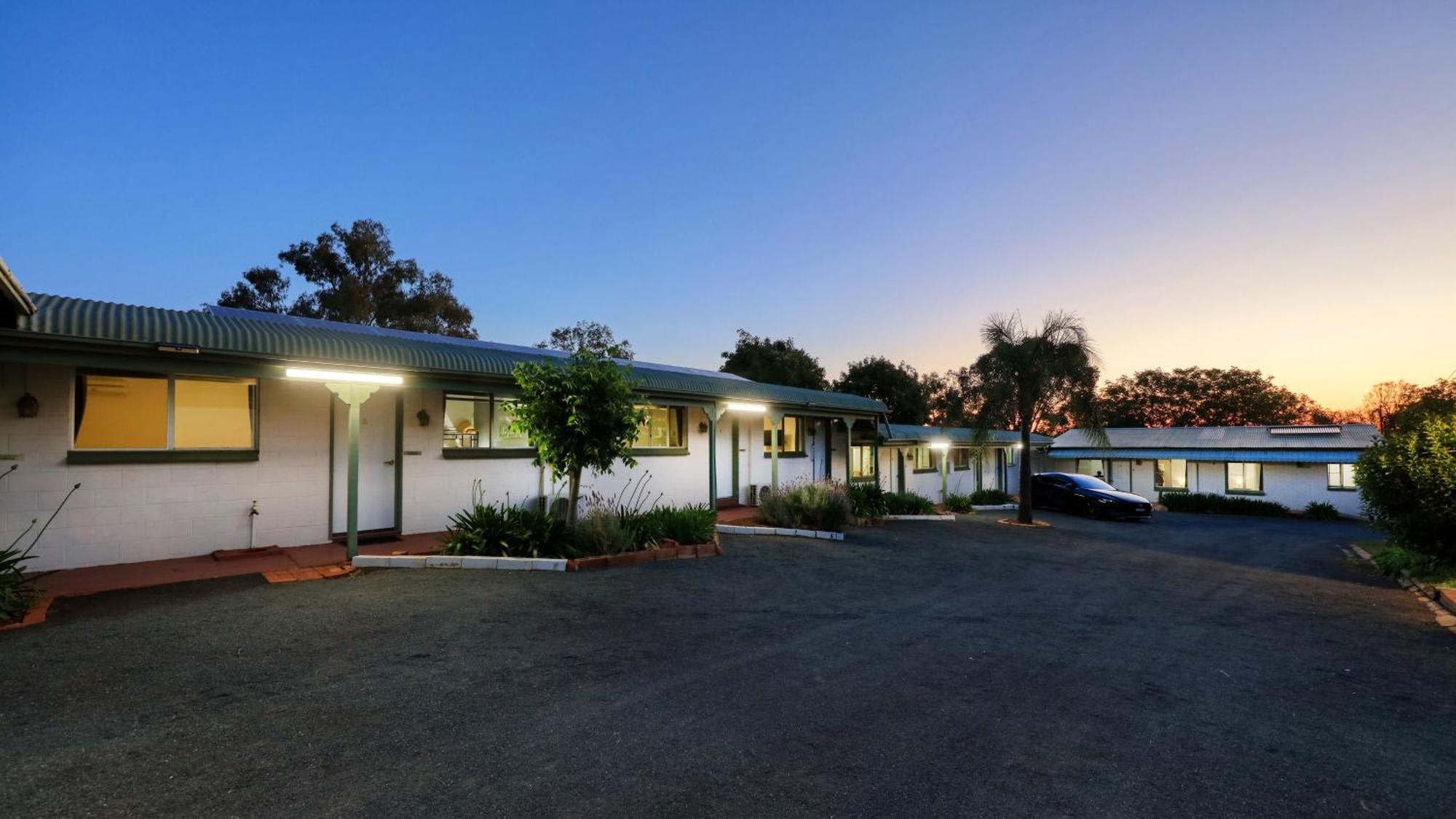 Oasis Motel Peak Hill エクステリア 写真